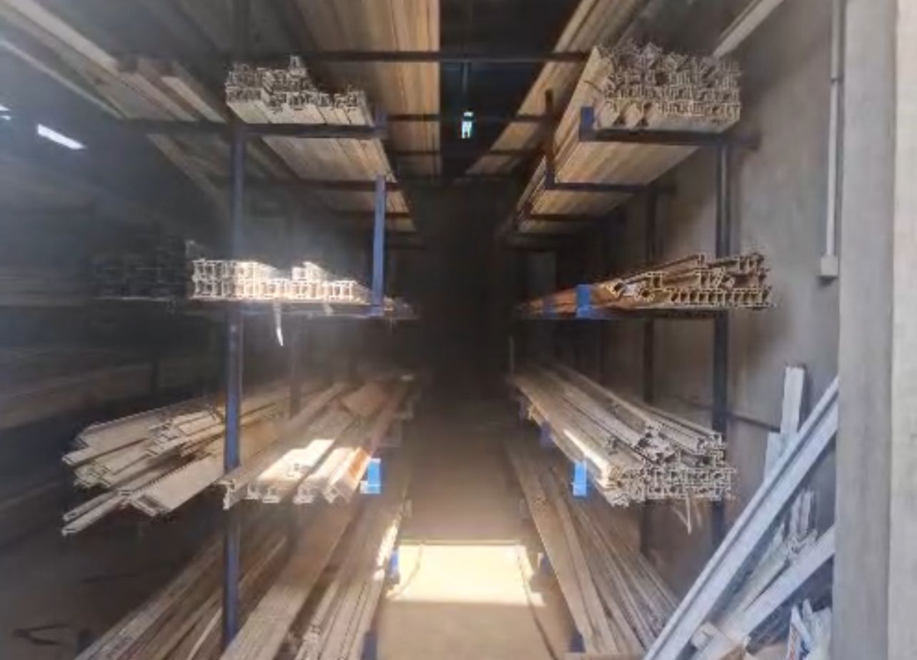 مصنع أبواب وشبابيك الألمنيوم الإيطالي