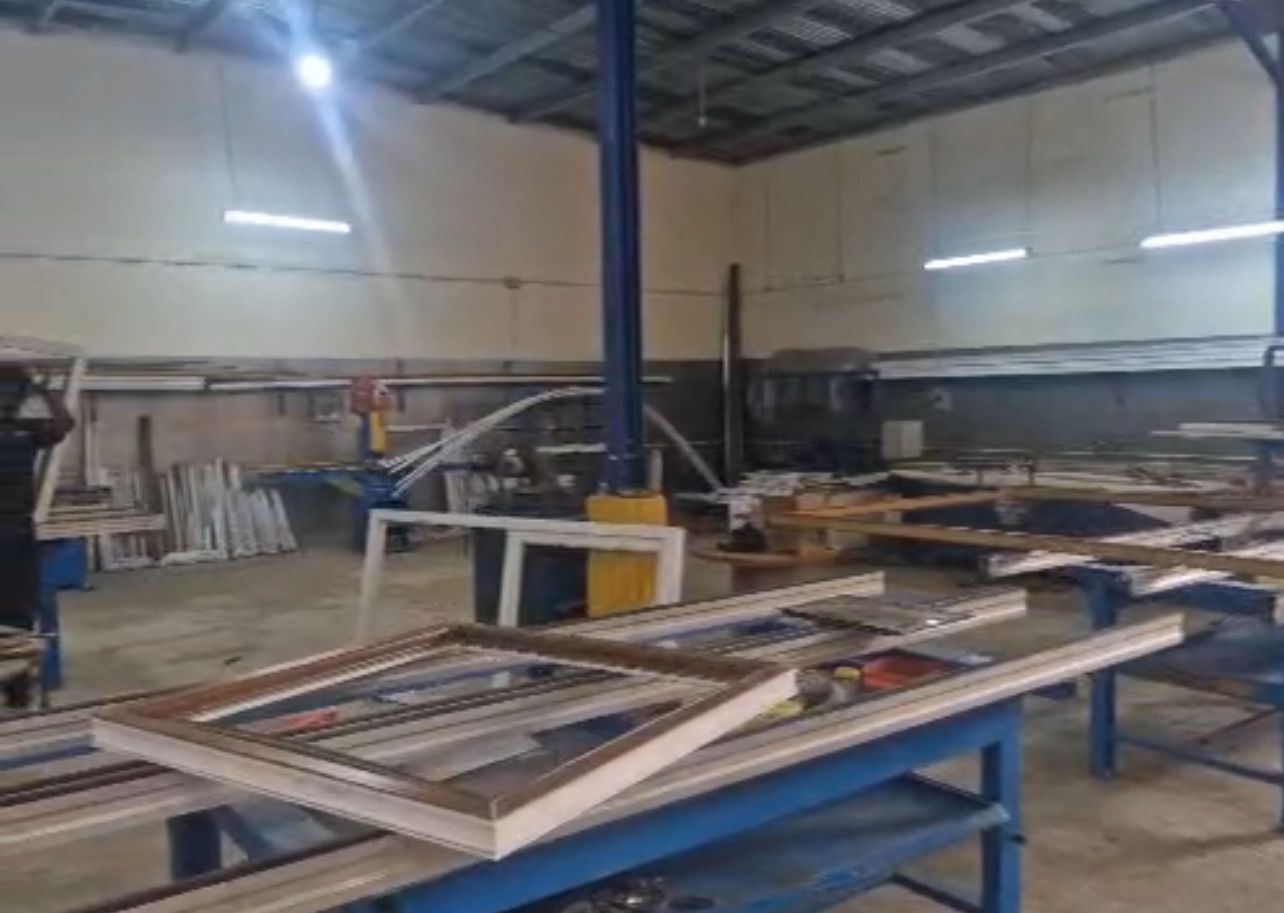 مصنع أبواب وشبابيك PVC الإيطالي